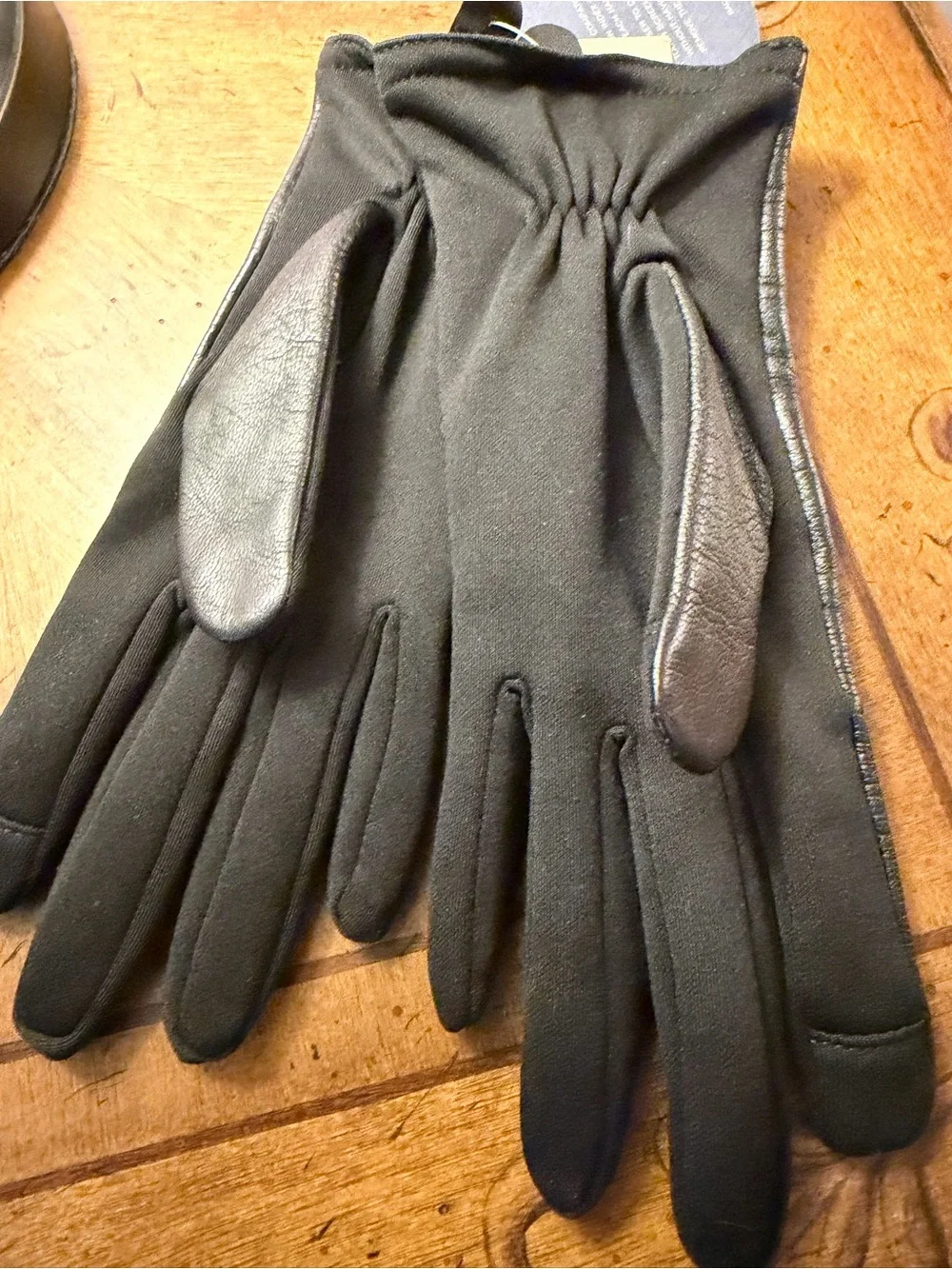 NWT G.H. Bass & Co. Black Leather Gloves  - touch screen compatible
